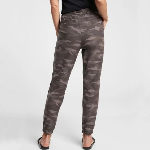 Athleta Farallon Green Camo Jogger Pants  6 2020 - Picture 3 of 9